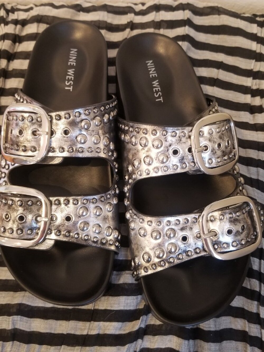 Nine West Flinne Studded Buckle Sandals in Distressed Silver Size 8.5 - Picture 13 of 13